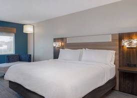 Holiday Inn Express & Suites ALTON - ST LOUIS AREA by IHG 4