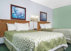 Days Inn by Wyndham St Cloud 4
