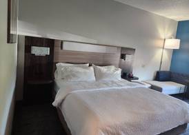 Holiday Inn Express & Suites ALLIANCE by IHG 5
