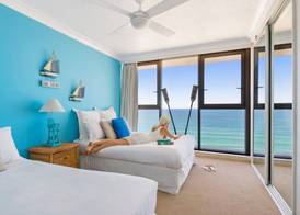 Surfers Paradise Beachfront Pool and Views 3
