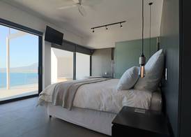 '22 Protea' - Luxury, Style and Elegance - Sleeps 12 in 6 En-suite Bedrooms 3