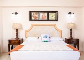 Beachcombers Hotel 5