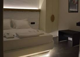 Thronos Suites 4