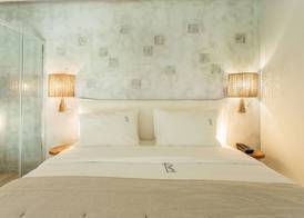Blue Carpet Luxury Suites 4