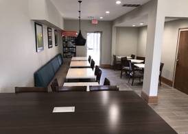 Days Inn by Wyndham Grove 5