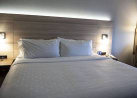 Holiday Inn Express & Suites SEDALIA by IHG 5