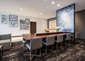 Hyatt Place Delano 5