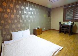 Hue Hotel 3