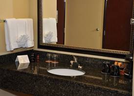 Oxford Suites Portland - Jantzen Beach 3