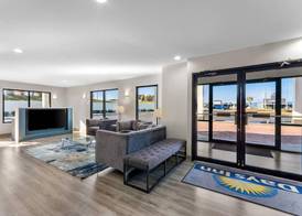 Days Inn by Wyndham Enterprise 4