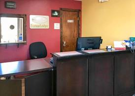 Econo Lodge Purcell 2