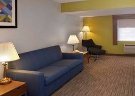 Holiday Inn Express MT. PLEASANT - SCOTTDALE by IHG 3