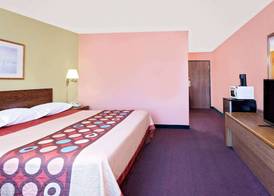 Super 8 by Wyndham Sturgeon Bay 5