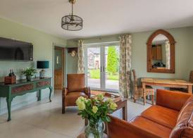 Paddock View Barn 1-Bed Sleeps 4 with Parking 5
