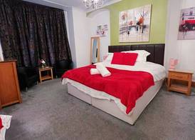 Ellies Guest House 2