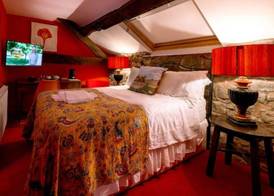 The lion hotel 2
