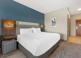 Holiday Inn Express & Suites ASTORIA by IHG 4