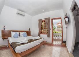Poolside Villa 4