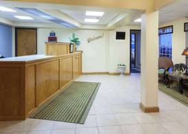 Days Inn by Wyndham Shawnee 2