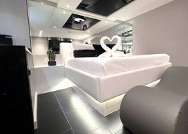 Sybaris Pool Suites 5