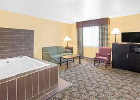 Baymont by Wyndham Holland 3