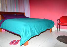 Tommy's Lounge Apartments 4
