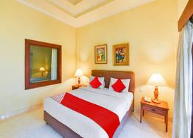 Super OYO Townhouse Oak Maxi Hotel Legian 5