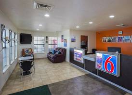 Motel 6 Madisonville, TX 3