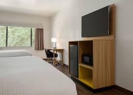 Days Inn by Wyndham Lexington 5