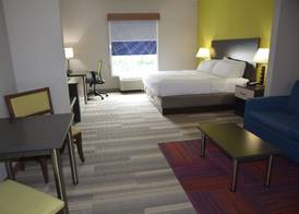 Holiday Inn Express & Suites CARYVILLE by IHG 4