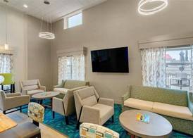 Days Inn & Suites by Wyndham Bowling Green 2