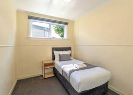 Travellers Inn Motel 4
