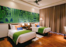 Waters Edge Hotel 4