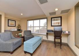 Super 8 by Wyndham Calgary/Airport 2