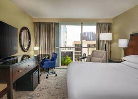 Courtland Grand Hotel, Trademark Collection by Wyndham 5