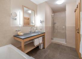 Hotel Enzian & Apartmenthotel Johannes 5