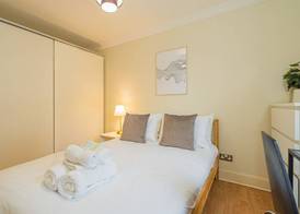 2 Bed Grassmarket Apartment 2
