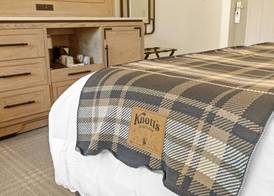 Knott's Hotel 5
