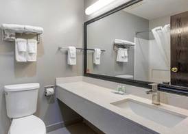 Quality Inn & Suites Lincoln North 5