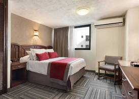 Ramada Plaza by Wyndham Leon 5