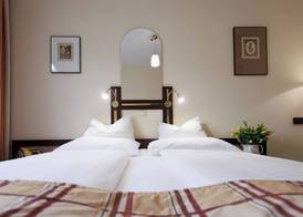Continental Hotel-Pension 4