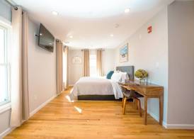 Hampton Bays Hotel On Main 4