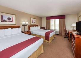 Seasons Inn & Suites Highland 3