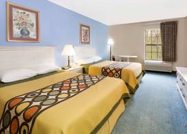 Super 8 by Wyndham Freeport 5