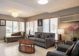Travelodge by Wyndham Calgary South 4