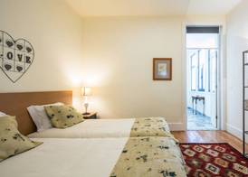 Apartamento A Francos Artist Painting 1 2