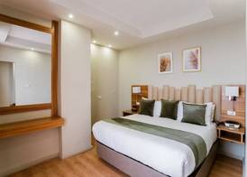 Monarch Hotel 4