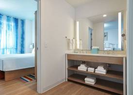 Universal's Endless Summer Resort - Surfside Inn and Suites 4