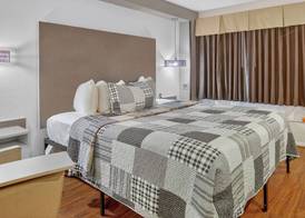 12 Oaks Hotel 5