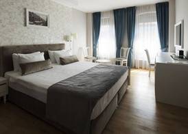 New Era Hotel Old Town Vibrant Nightlife Zone - parking with fee nearby - NOT at the hotel ! 4
